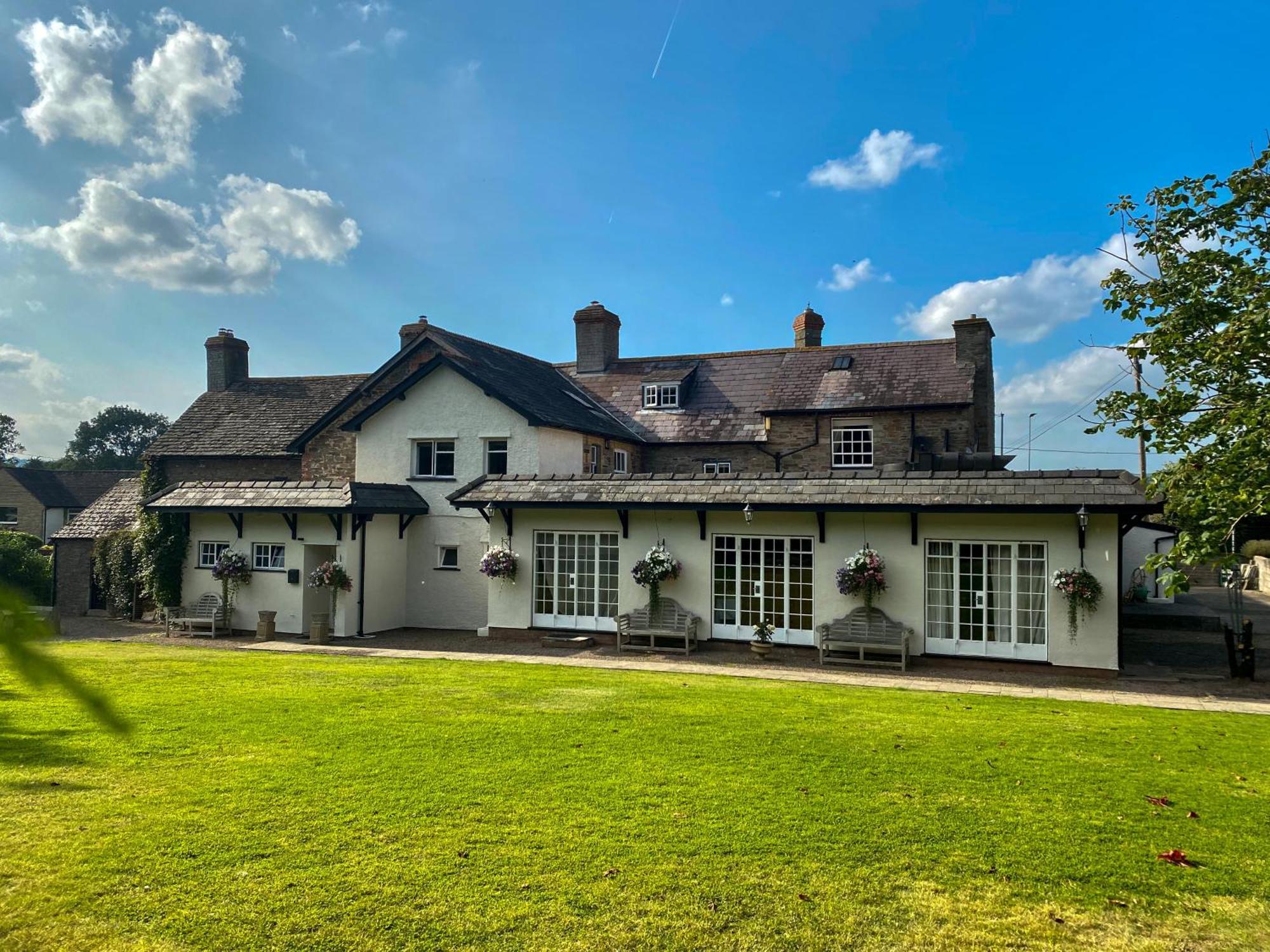 Three Cocks Hotel Брекън Екстериор снимка